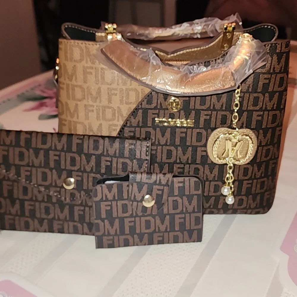 This Year's popular Large capacity Classic Women's casual Tote Bag, High-end